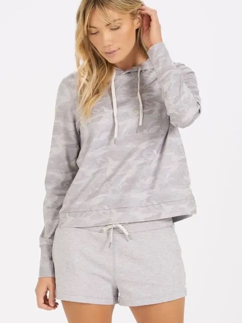 Vuori Halo Essential Hoodie in Pale Heather Camo Small